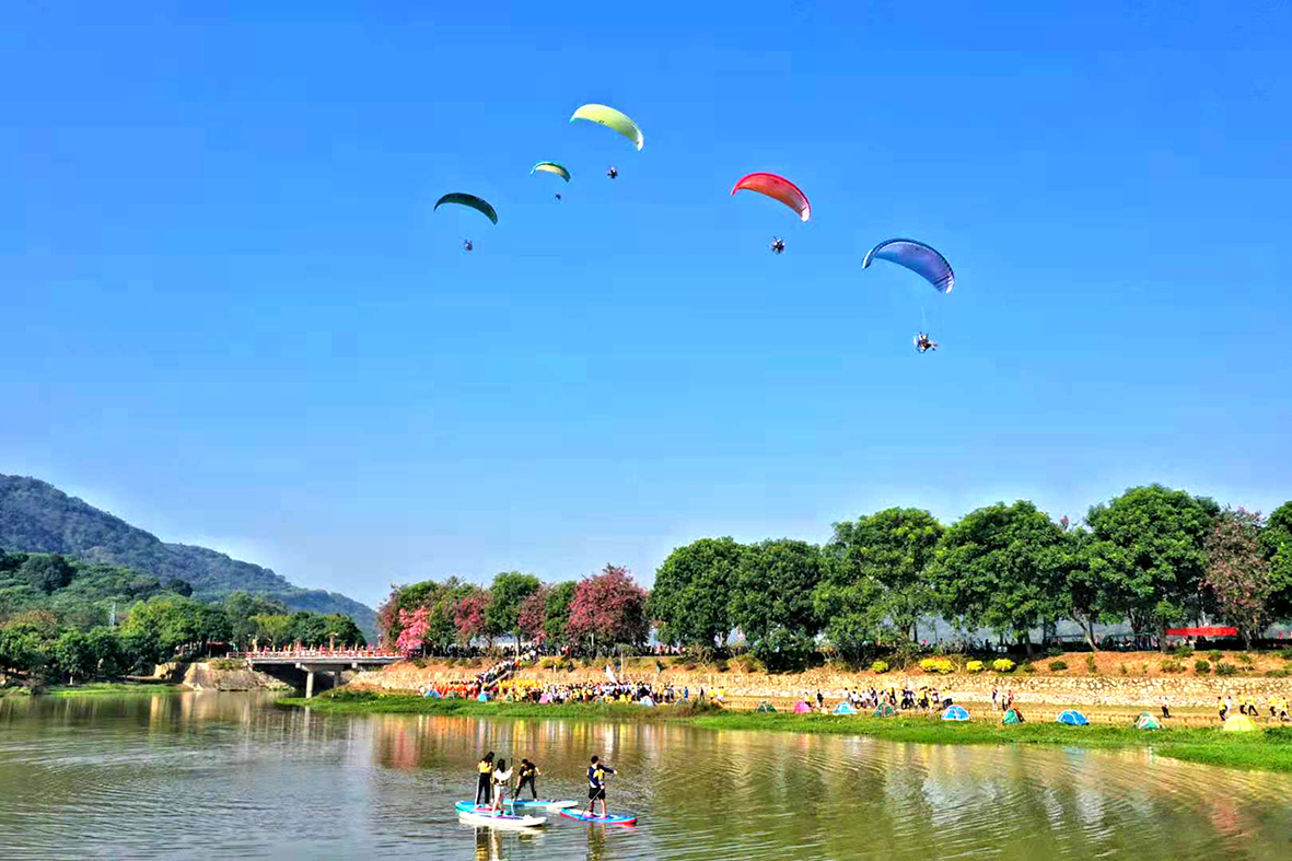 广州从化“空中婚礼”再掀起户外运动热与民同乐共享欢乐嘉年华