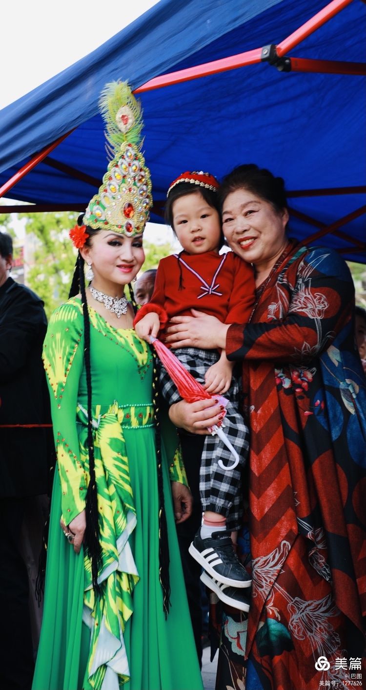 洛阳牡丹广场新疆舞视频,洛阳牡丹广场爵士舞