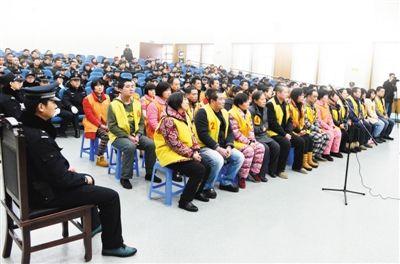 母亲被“*脑洗**”陷入传销，还逼迫儿子一同前往“入职”