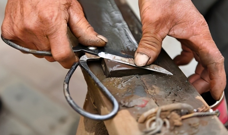 剪子不要了怎么处理,剪子变锋利小妙招