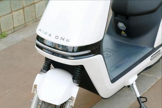 电动车爱玛雅迪小鸟哪个质量较好,3000多的雅迪爱玛电动车实测