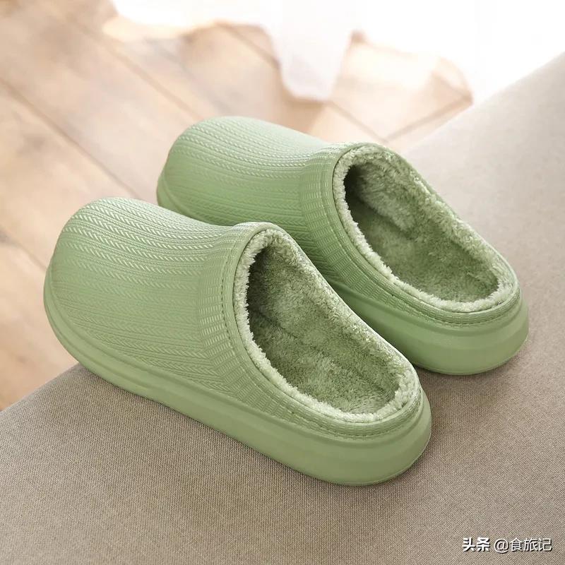 穿上这棉拖，如同踩在大朵棉花上，不怕水防滑、1秒解压，巨舒服