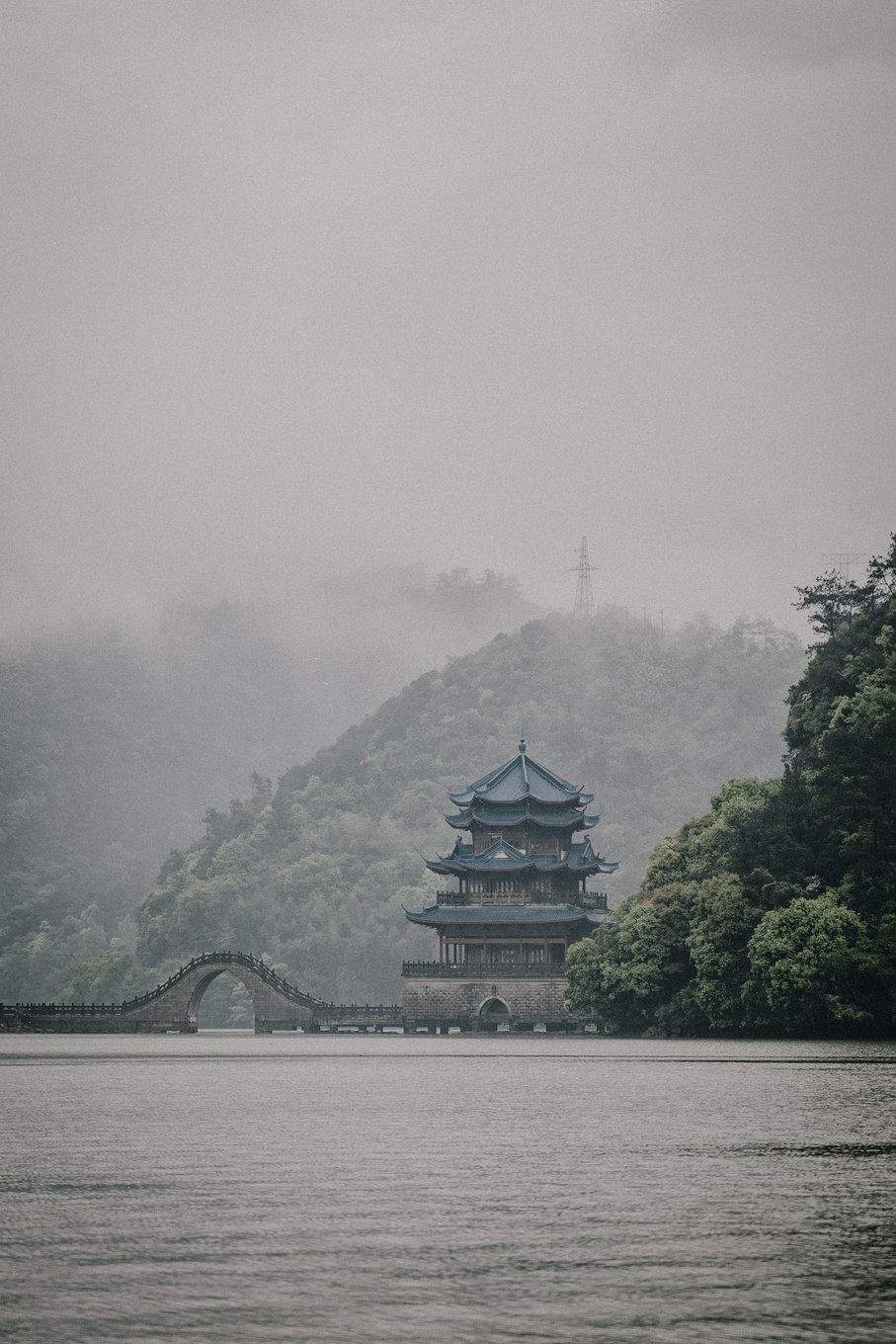 孙俪邓超冬季旅游照片,严子陵钓台孙俪