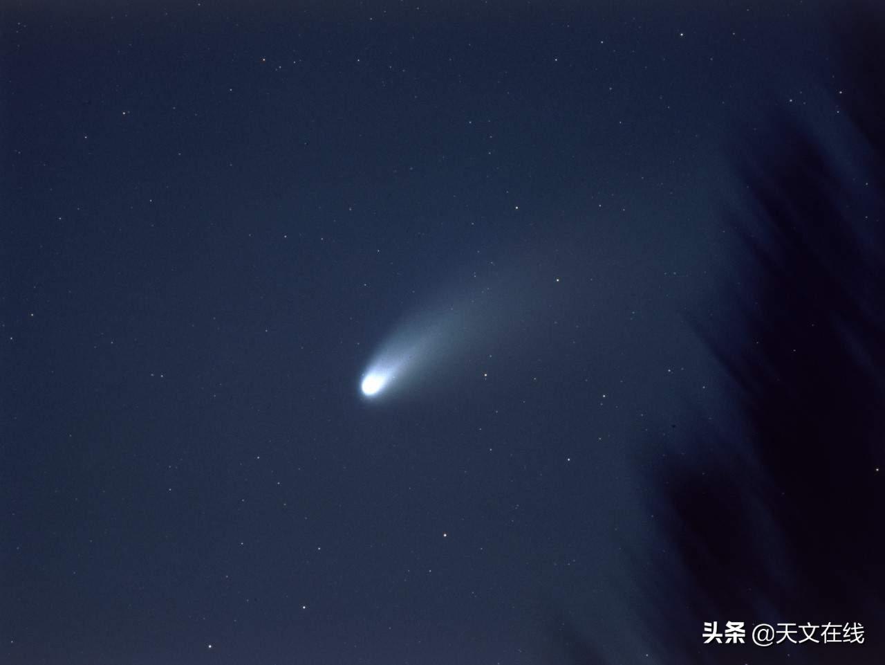 太过耀眼：“世纪彗星”ATLAS疑似解体，它能否顺利“路过”地球