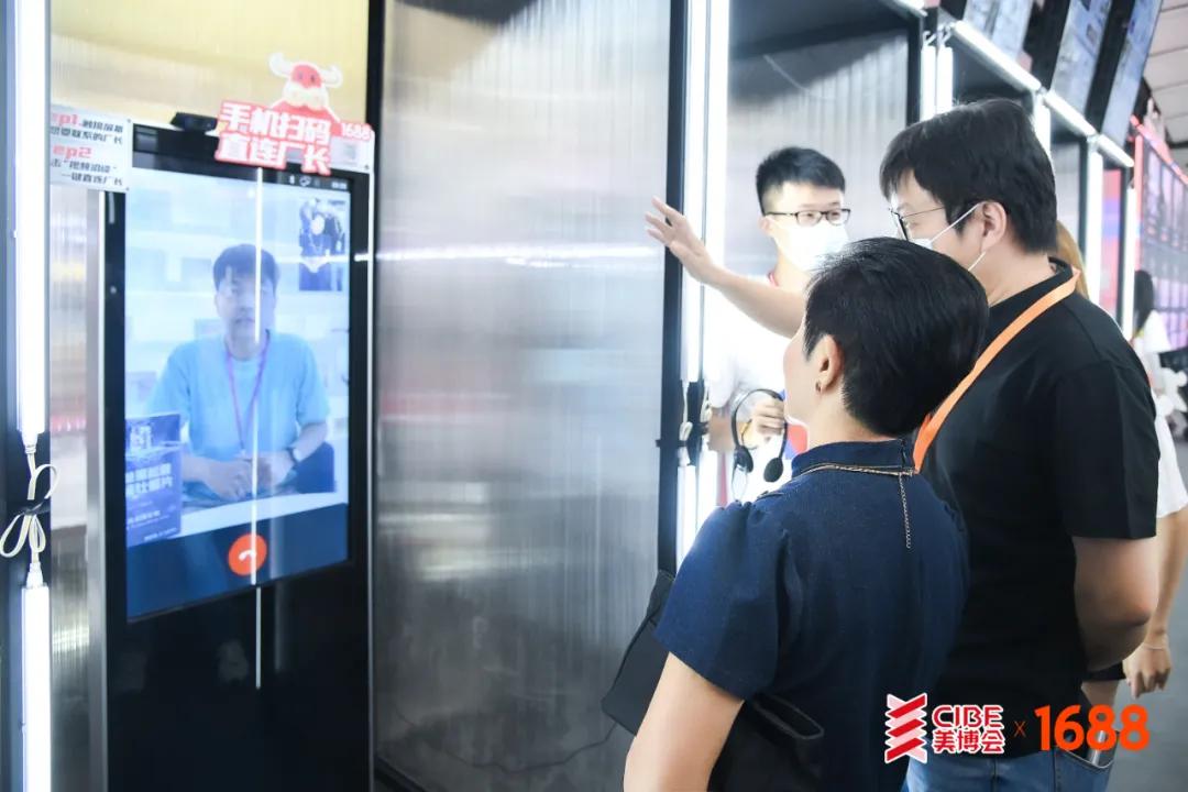 他让女人们疯狂剁手，一把“刷子”年销千万