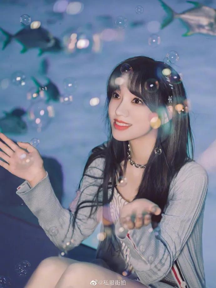 周扬青造型被吐槽脖子短,周扬青深夜晒发照片