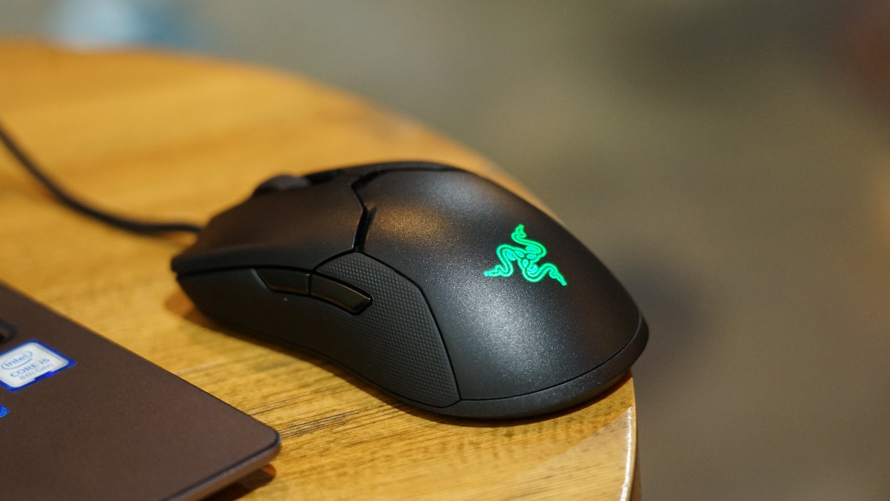 70g的电竞鼠标就是爽，用了再也回不去了——雷蛇毒蝰客观评测