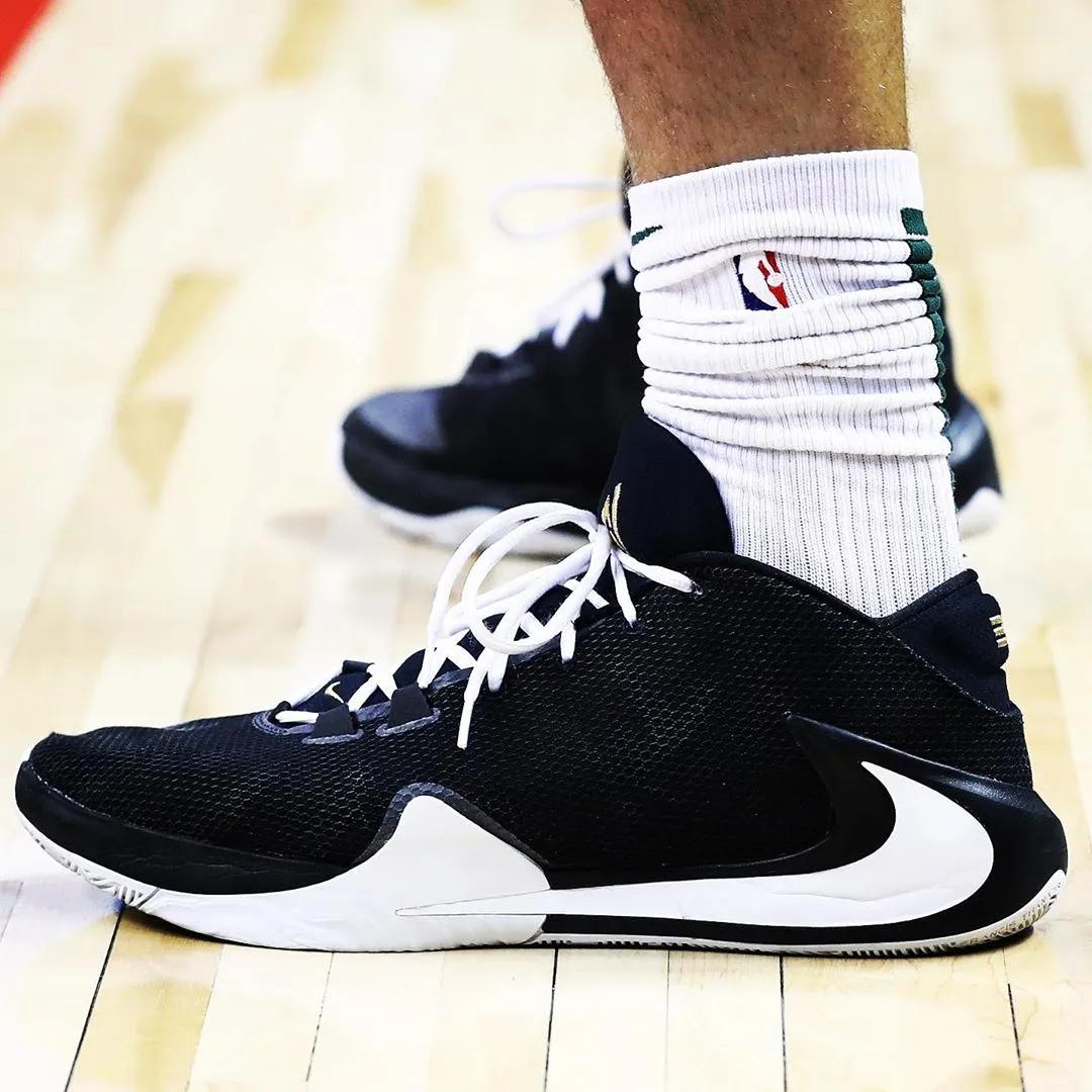 nba球员上脚过的李宁,nba球员上脚库里球鞋