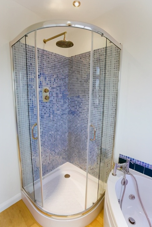 淋浴房尺寸1米乘1米还是1米乘1米1,900*900钻石淋浴房挡水条尺寸