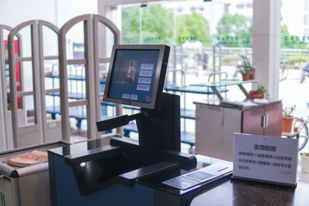 曝光！南京这所高校藏了个网红图书馆，还有高温杀菌器给书除菌！