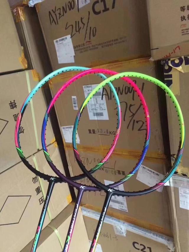 介绍李宁羽毛球拍的视频,李宁中端羽毛球拍合集