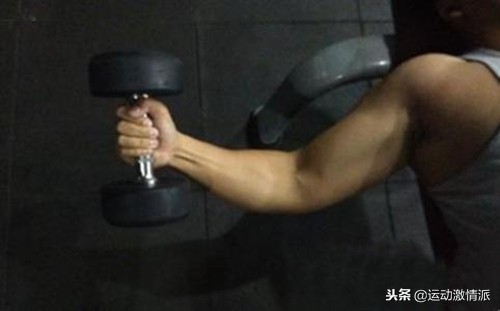 胸肌大小不一样怎么调整,胸肌大小不一怎么调整