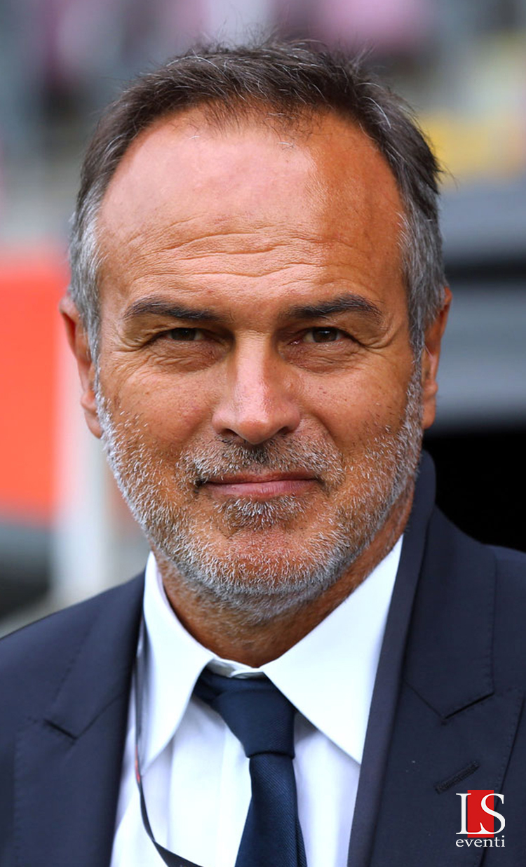 巴萨发布公告内马尔,巴萨发布新赛季球衣