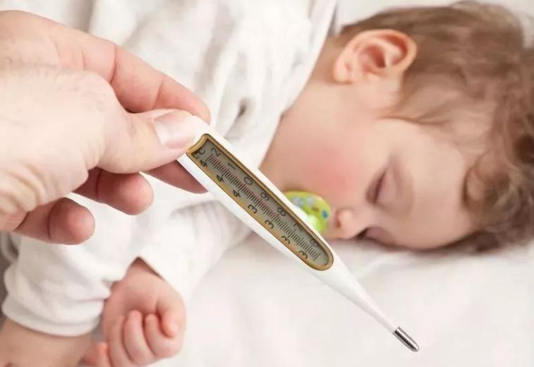 央视曝光退热贴管不管用,央视报道医用退热凝胶