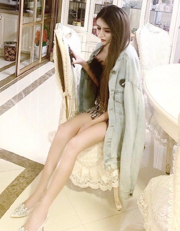 13岁女孩整成芭比,花170万整容成美少女