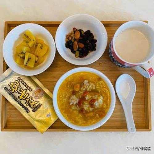 怀孕营养师推荐每日食谱表,星妈双胎日记营养师