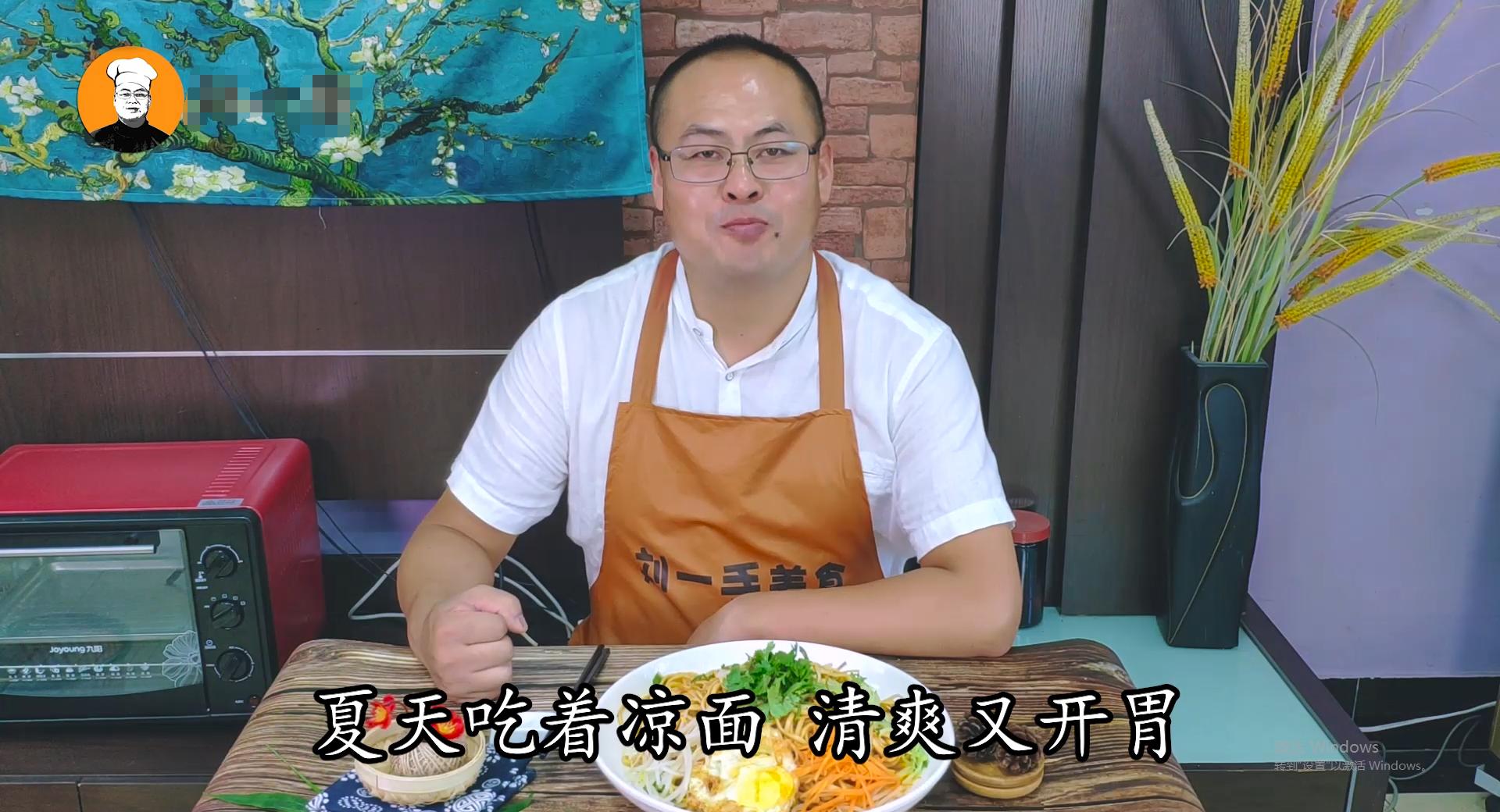 凉面的制作和拌料方法,摆摊炸酱面热干面酸辣粉凉皮凉面