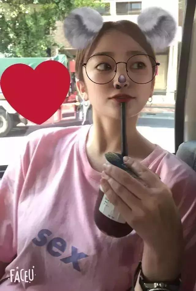 日本流行鼻孔塞珍珠自拍是什么梗？对不起，是我不懂时尚