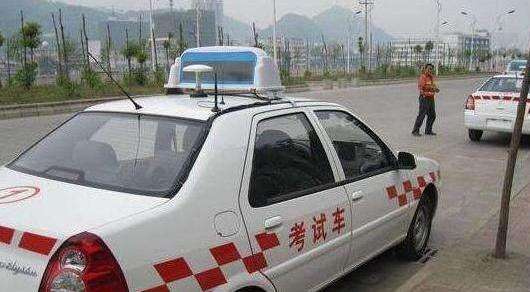 科三靠边停车时后面有车怎么办,科三靠边停车车位满了咋整