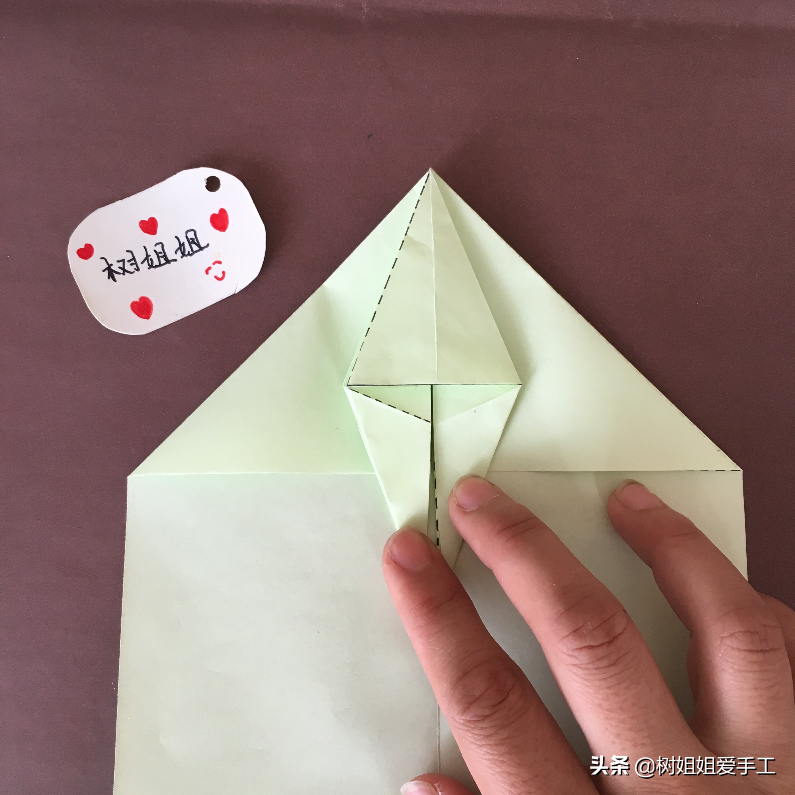 拖尾孔雀的三角插教程,折纸孔雀尾巴怎么折