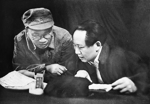 他是红军领袖、“*匪赤**头子”,毛*东泽**说：“朱不能没有毛，毛不能没有朱”