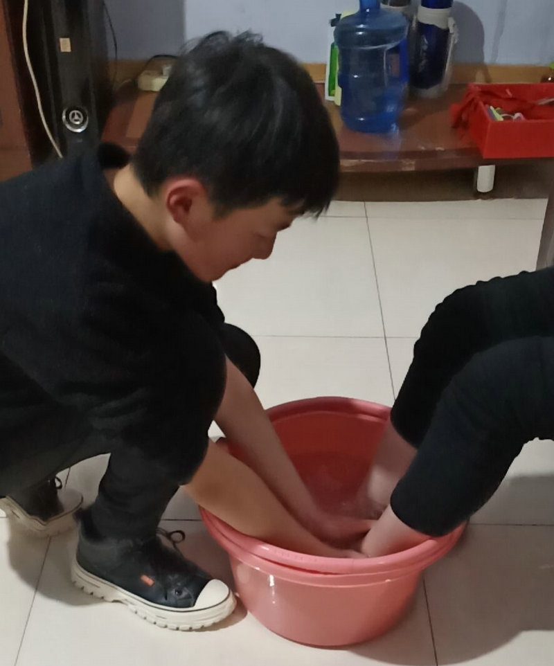 抗击疫情,与爱同行——益民中学“庆三八节——感恩母亲”活动丰富多彩