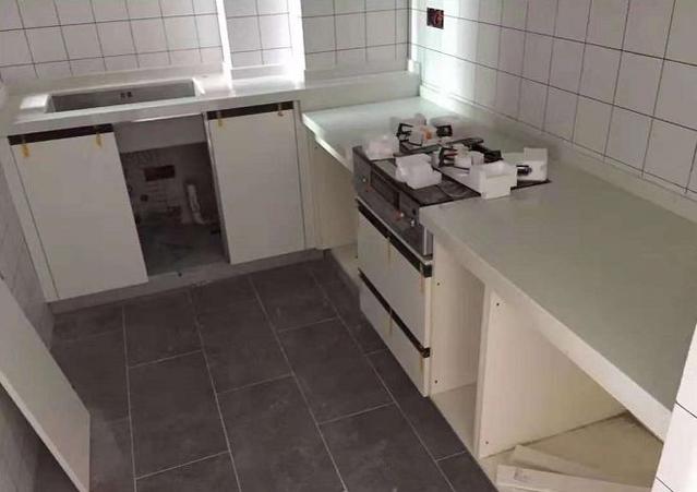 橱柜台面人造石好还是不锈钢好,橱柜用人造大理石台面还是石英石