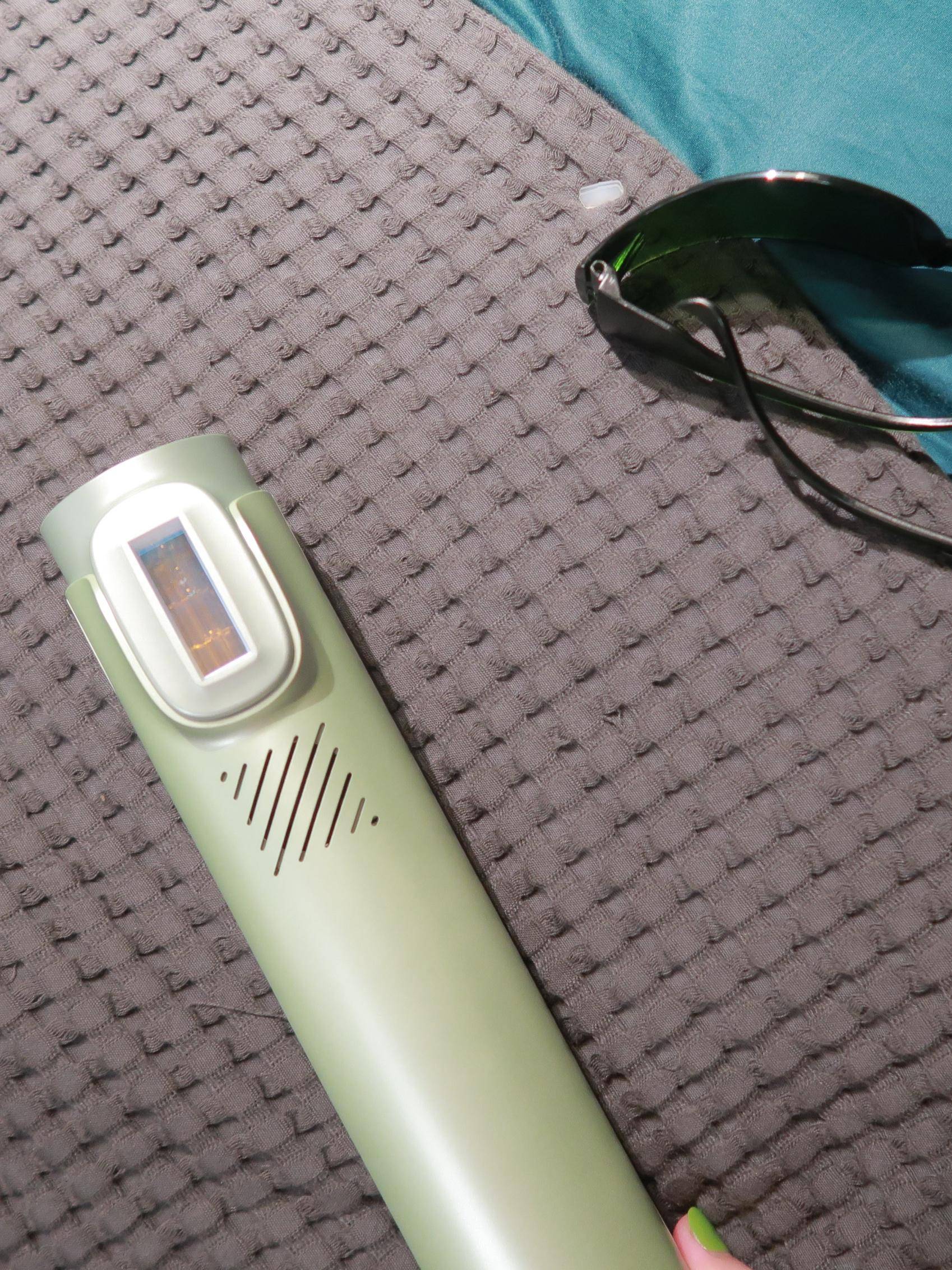 女生便携式迷你脱毛仪,迷你随身脱毛仪