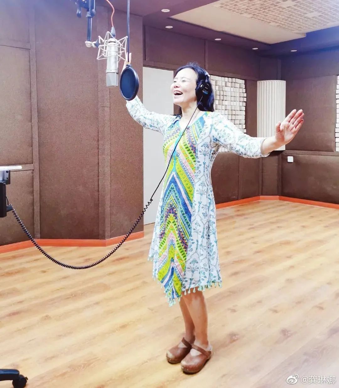 她当初凭一首歌走红,她曾凭一首歌走红