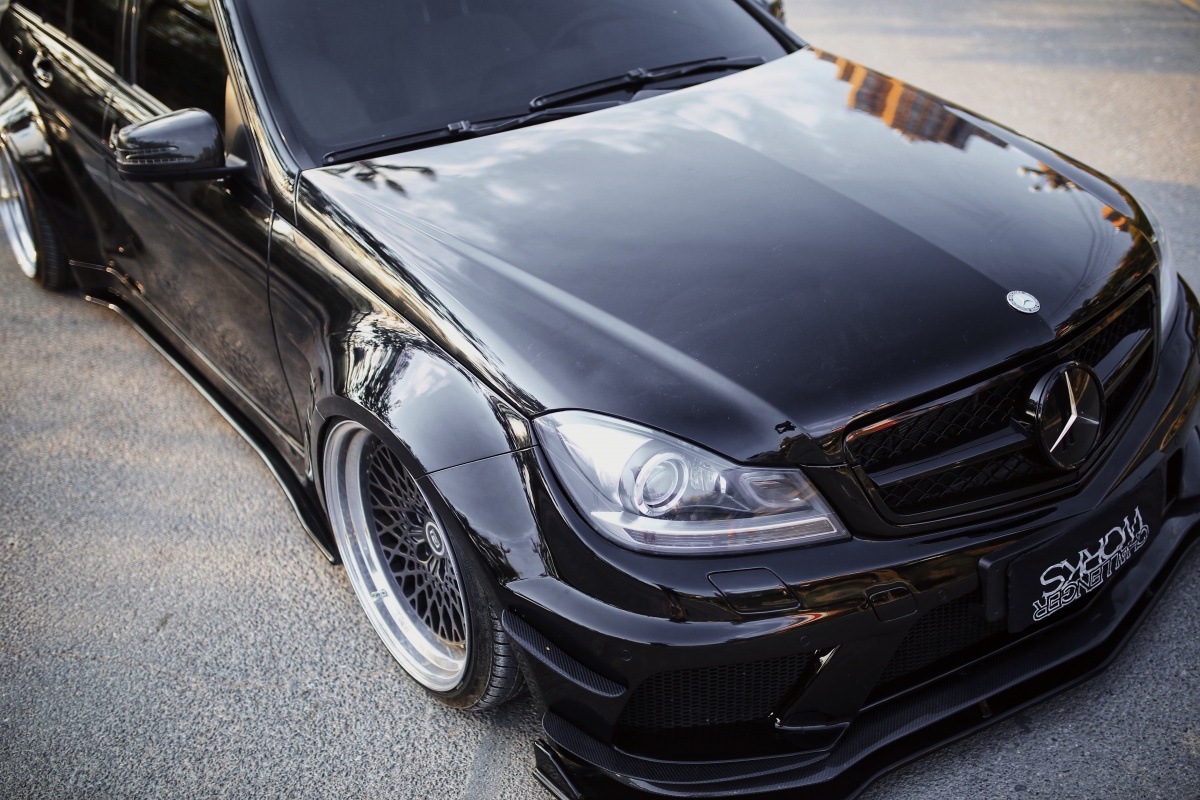 新款奔驰c200改装最帅效果,小县城越野改装店