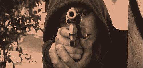 家暴谋杀却逍遥法外，先天畸形反而助长“龙虾男孩”的邪恶