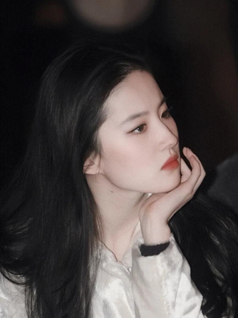 她们本来就很美,普通女孩如何整出高级感的脸