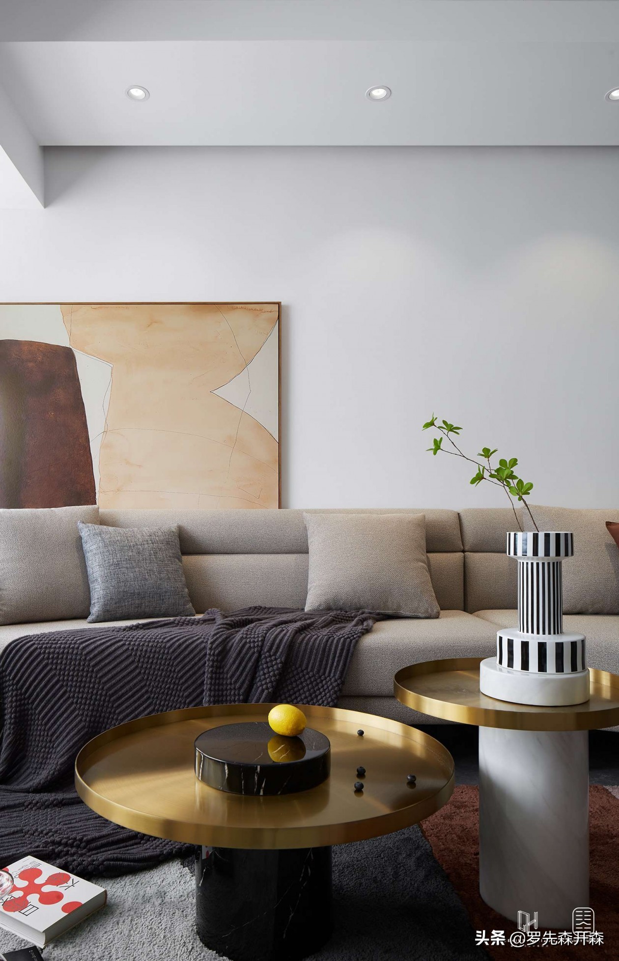 抛弃华丽的套路，以极简的走心唤醒柔情