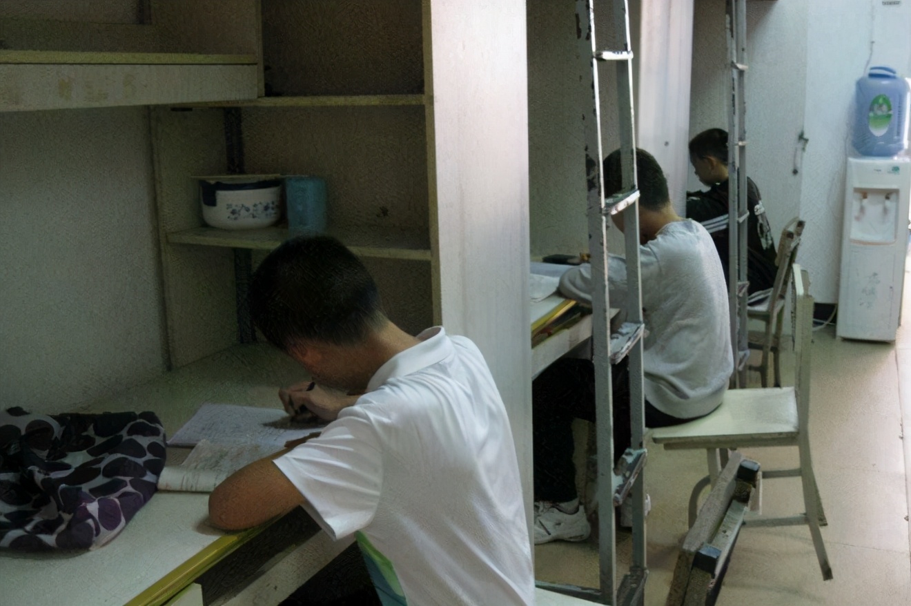 如何处理好大学宿舍人际关系,大学生应该如何处理宿舍人际关系