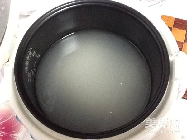 电饭锅米饭粘锅怎么清洗,电饭锅粘锅了怎么清除最快