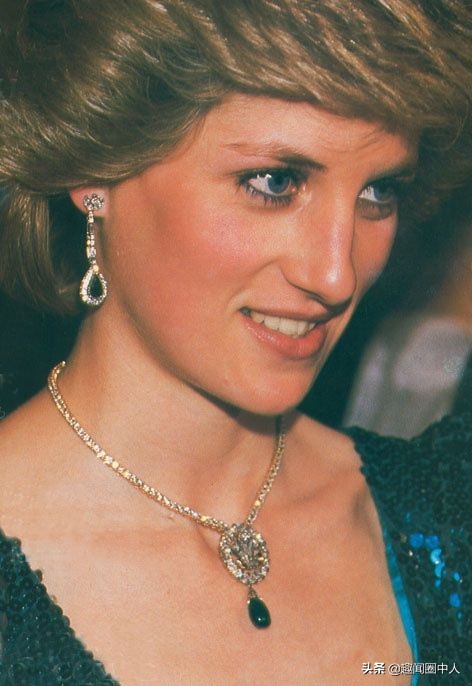祖母绿国风项链,凯特王妃戴什么颜色的项链