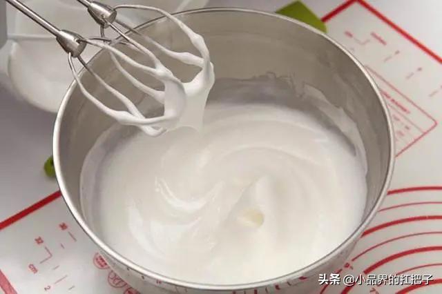 手动打蛋器如何快速打发蛋糕粉,自做蛋糕打蛋器用手动还是自动