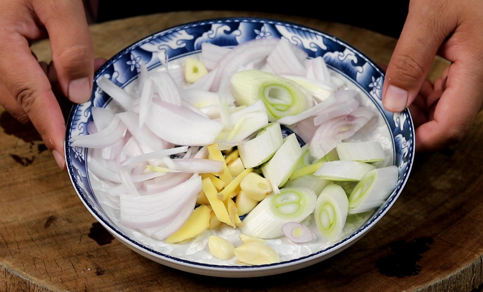 炒花蛤必须焯水吗,炒花蛤需要焯水吗