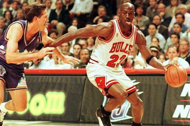 NBA传奇迈克尔·乔丹35年前运动鞋拍卖,398万天价成交