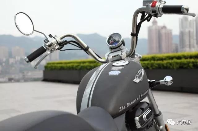 这款车售价8980元，搭配电喷动力，国产摩旅巡航太子，续航500km