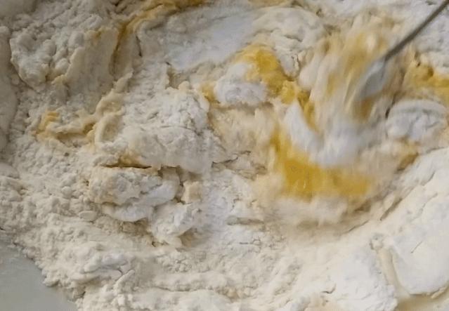 油条新方法不揉面不擀面蓬松柔软,油条为啥蓬松