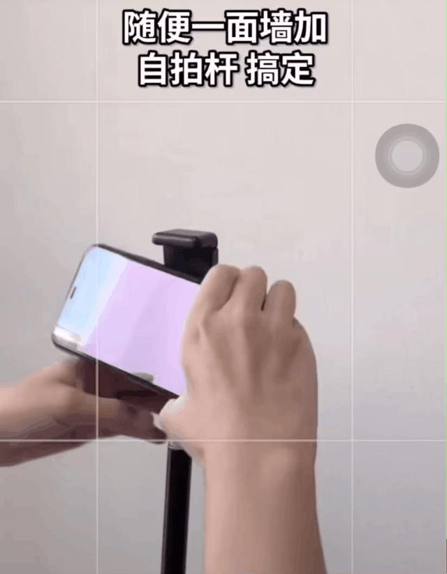 这样拍照发朋友圈的女生，也太“婊”了