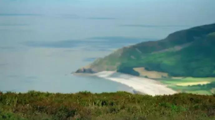 隐居深山30年以种地为生,隐居深山生活养动物