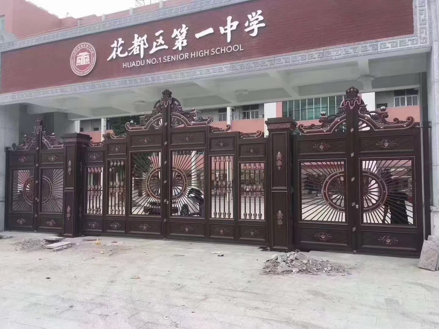 双开铝艺大门安装,双开铝艺大门