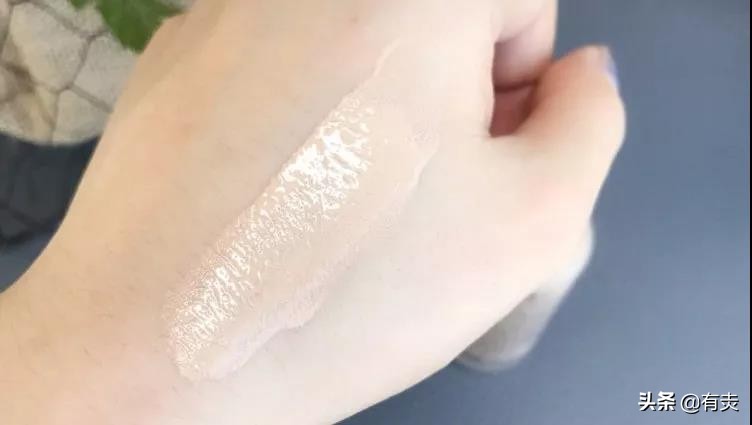 干皮、油皮、痘痘肌看过来!亲测不卡粉、不脱妆的粉底液指南!
