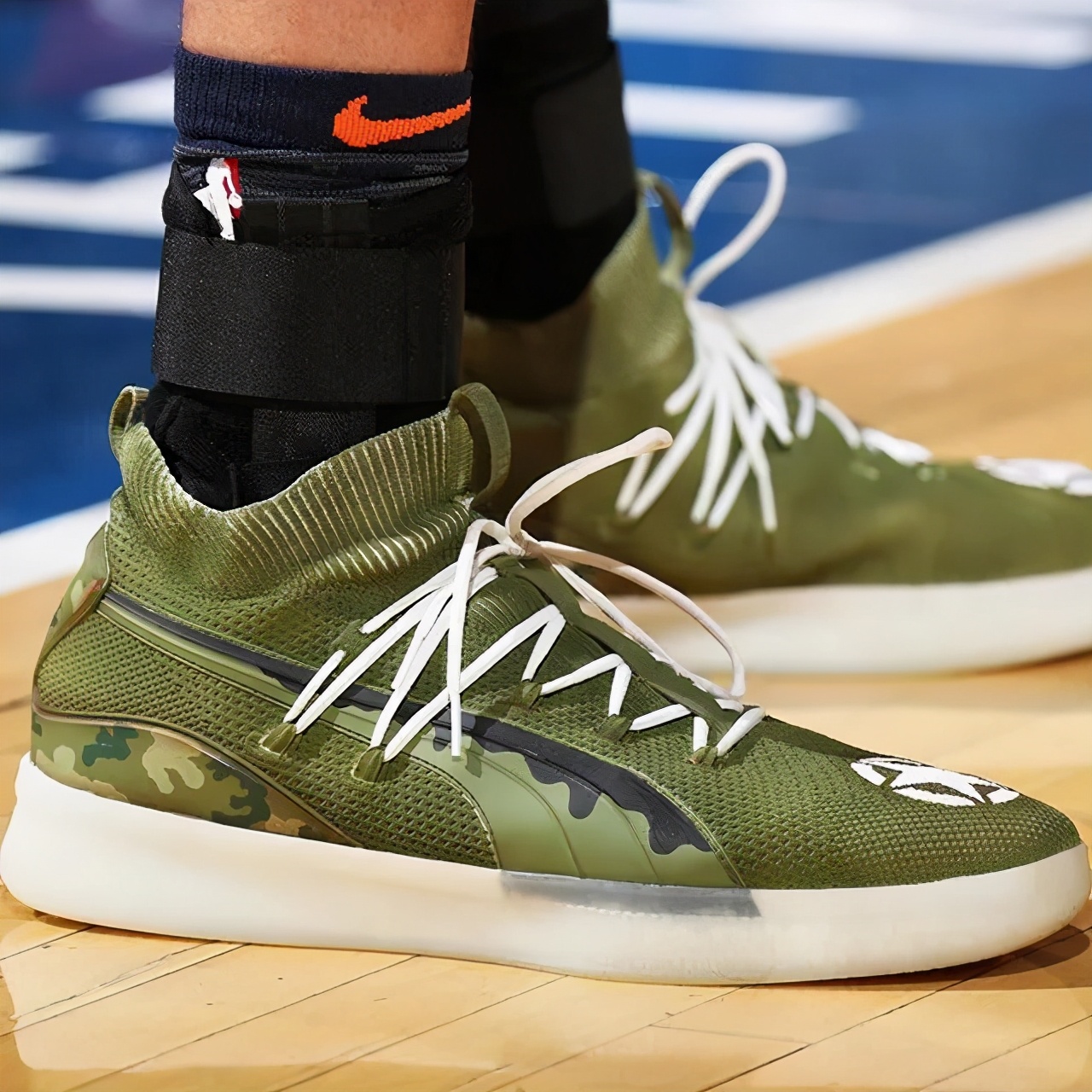 NBA球员上脚：老兵节配色的球鞋很酷，总冠军后卫签约李宁
