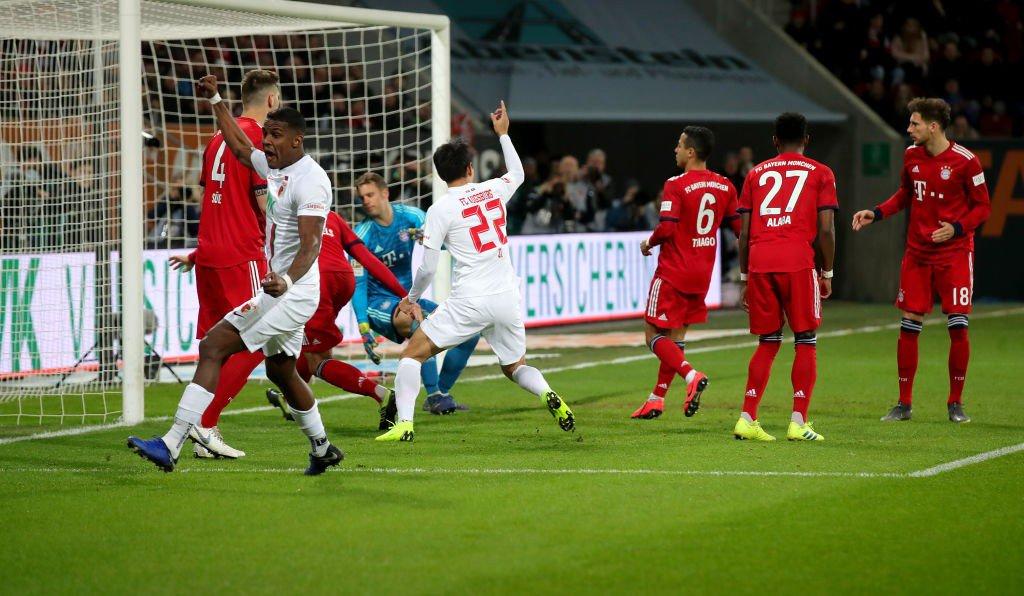 足坛10大最羞辱性进球,曼联5分钟失球耻辱破门