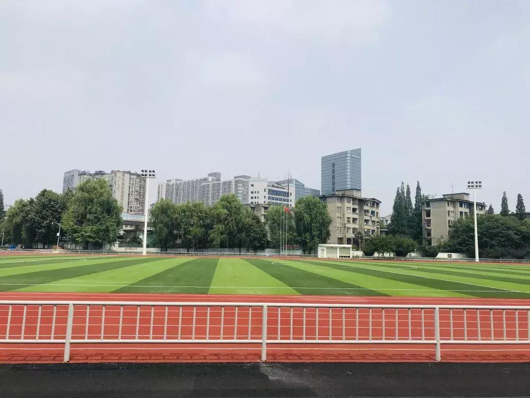 每个郫筒二小毕业的，都是在石牛公园耍大的