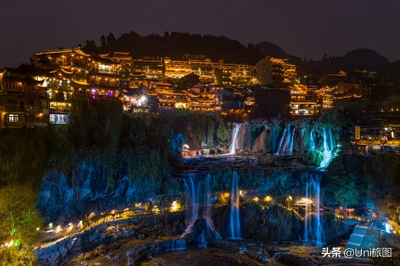 芙蓉镇挂在瀑布上的千年古镇,芙蓉镇是挂在瀑布上的古镇