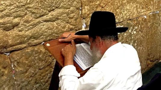 钉死耶稣的十字架作为教会的标志,耶稣被钉十字架是怎样的刑法